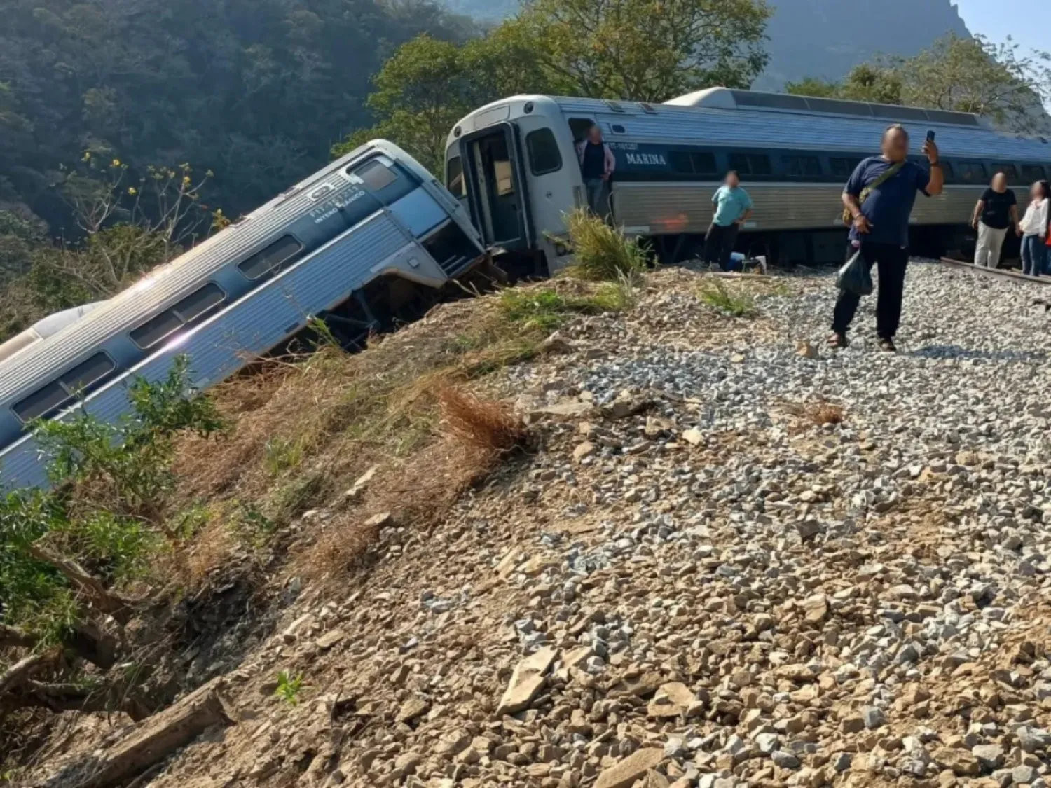 Descarrilamiento de tren en México deja 13 fallecidos