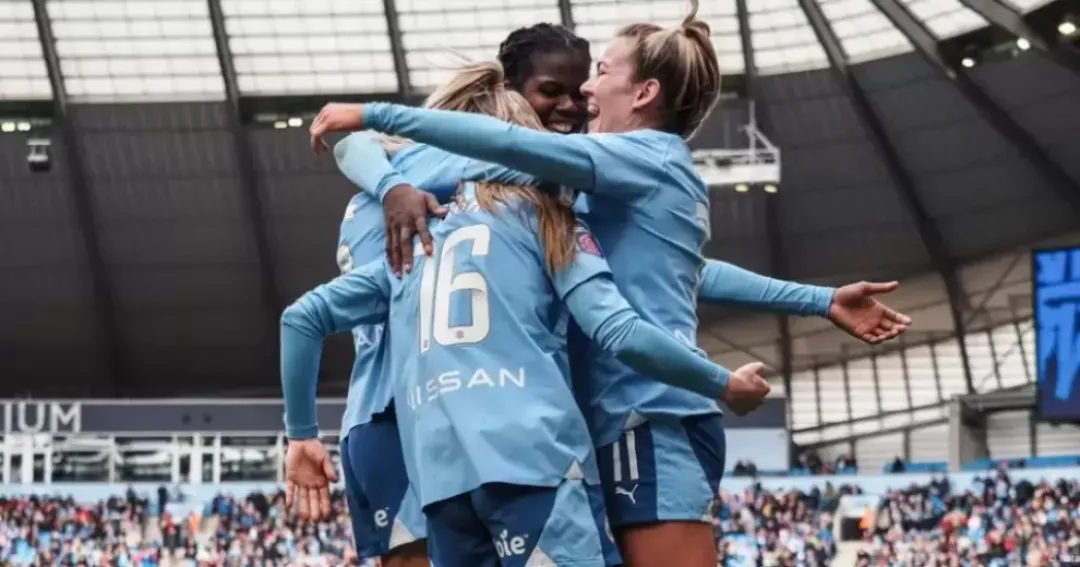 Inglaterra: prohíben a mujeres trans jugar fútbol femenino