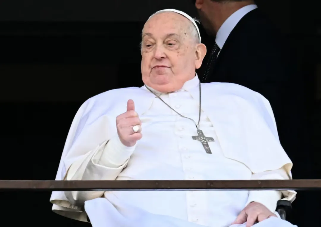 El papa Francisco reapareció en público tras cinco semanas
