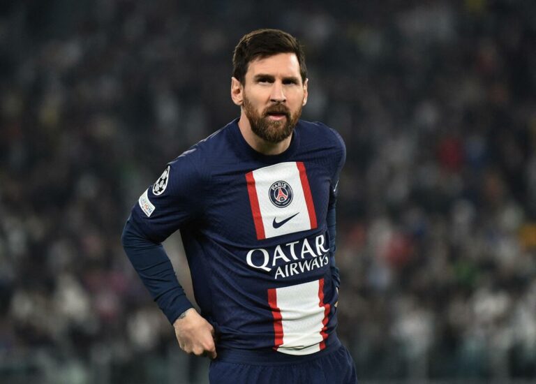 Camisetas e imágenes de Messi del PSG fueron retirados de las tiendas