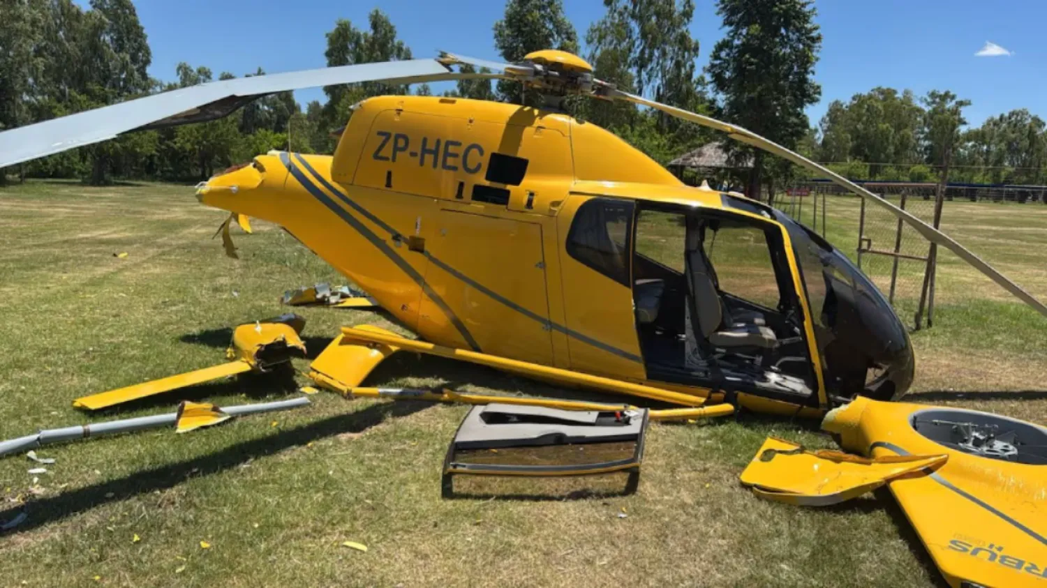 Un helicóptero que realizaba un vuelo de instrucción cayó en el Club Deportivo Sajonia
