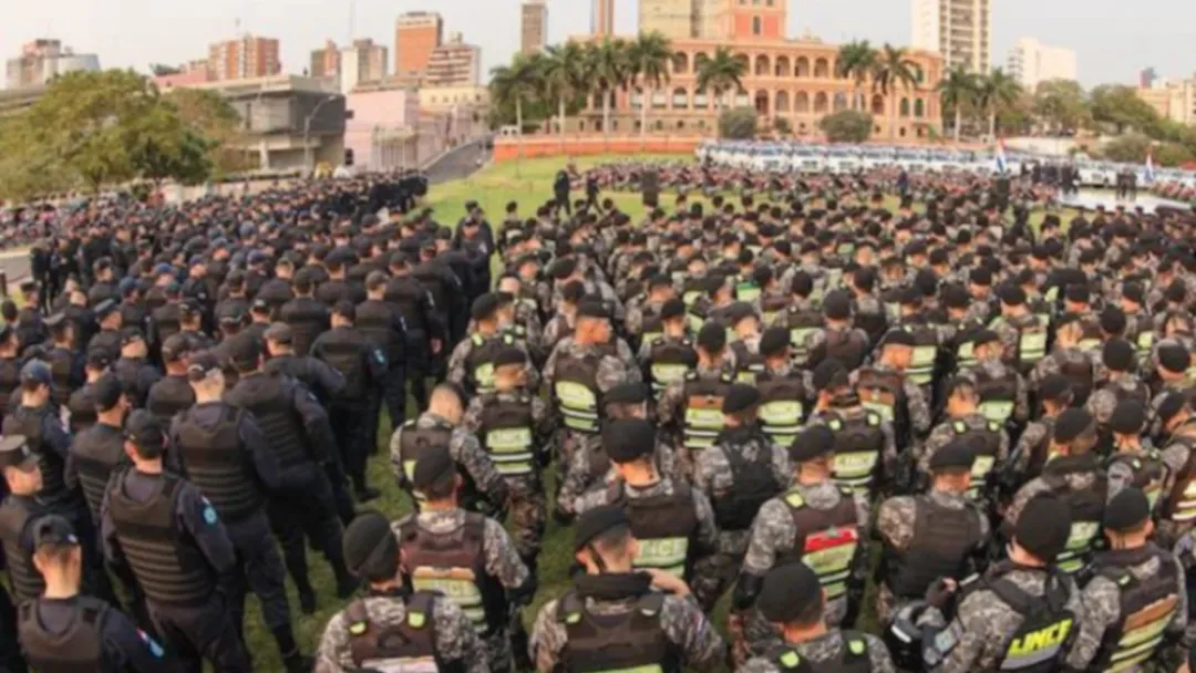 Agentes de las fuerzas del orden trataban a Lalo como a un jefe - Radio ...