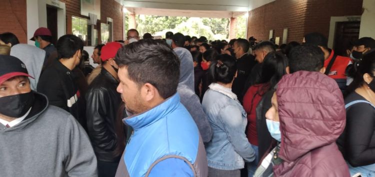 Primeros sondeos de boca de urna dan un 10,2 % de ventaja para uno de los candidatos