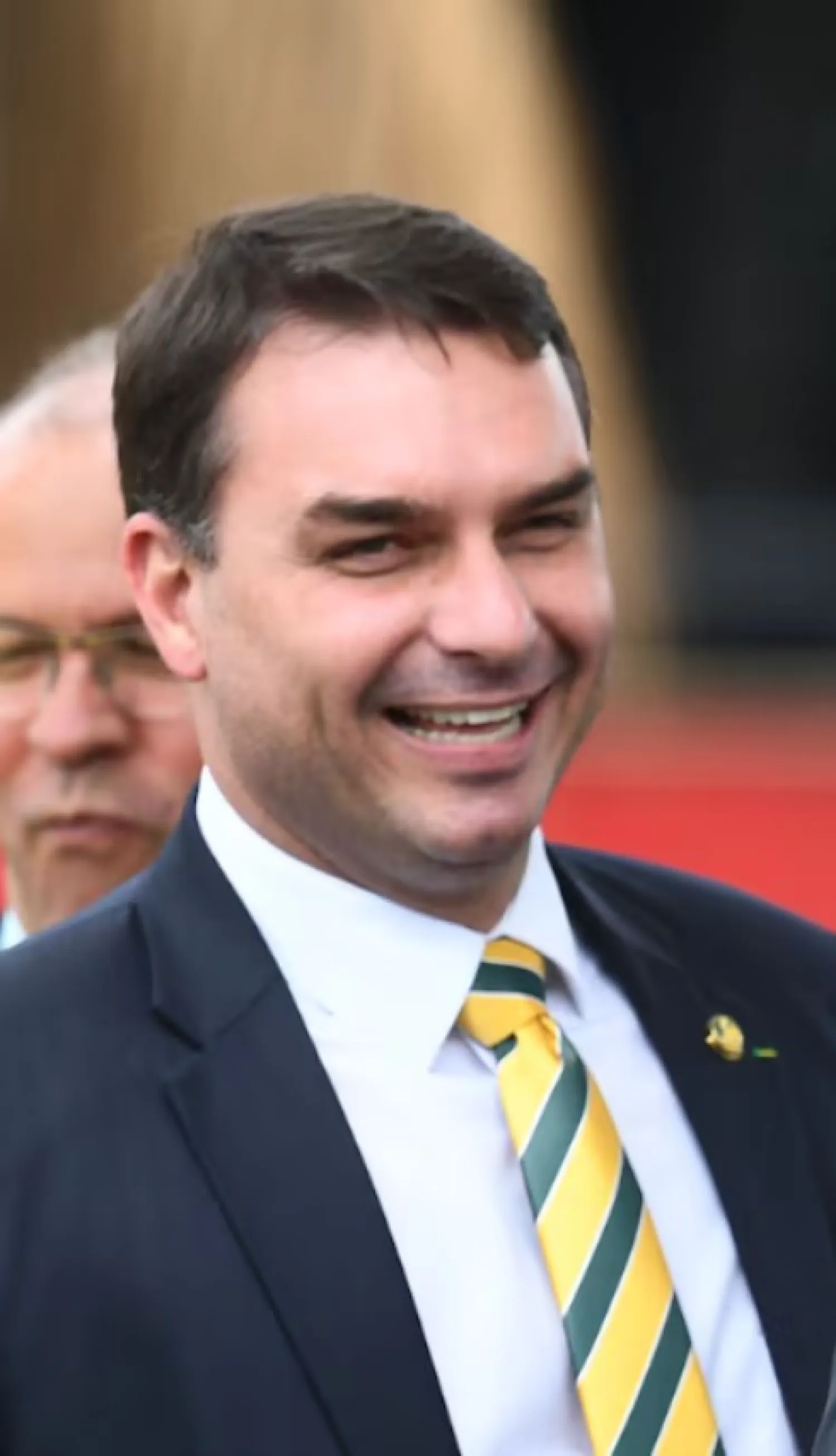 Hijo de Bolsonaro sugiere que EE. UU. bombardee lanchas de narcos en Brasil
