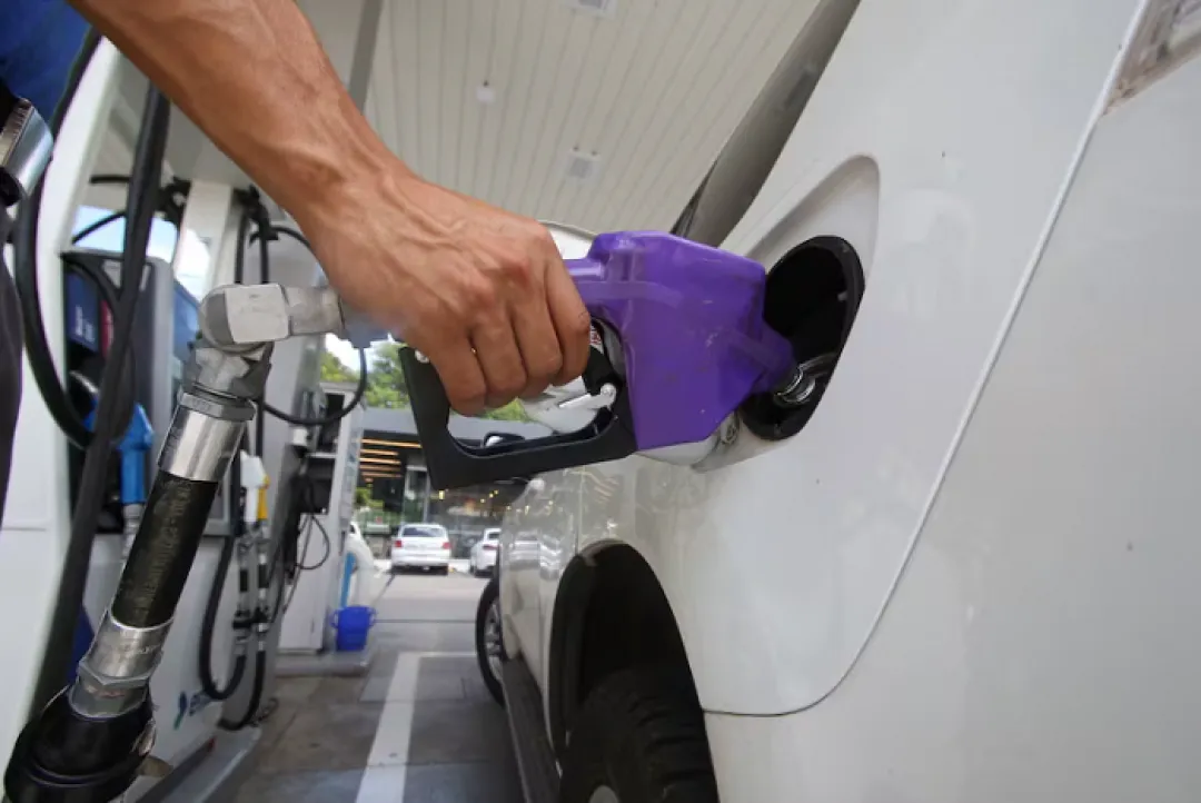 Emblemas privados piden prórroga para responder a Conacom sobre aumento de combustibles