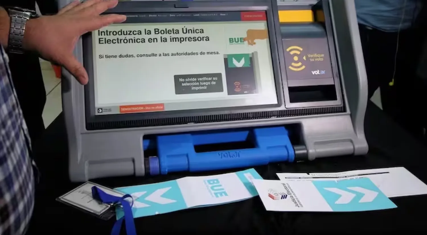 Alquilarán 18 mil máquinas de votación para municipales y destinarán G. 240 mil millones