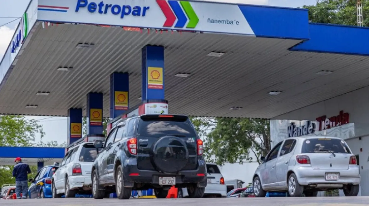 Gobierno anuncia reducción de G. 250 en el precio de los combustibles de Petropar