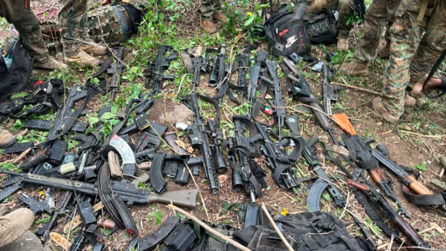 Hallaron dos fusiles de la Fuerza Armada venezolana en manos del Comando Vermelho durante el operativo en Río de Janeiro