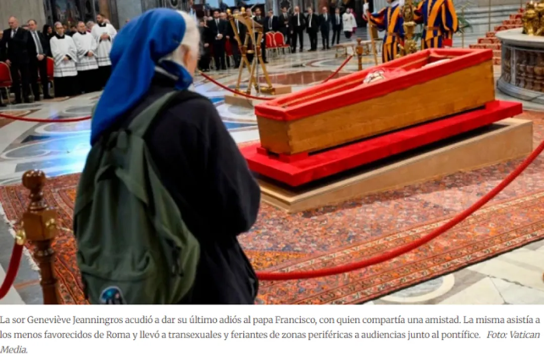 ¿Quién es la monjita que quebró el rígido protocolo para despedirse del papa Francisco?