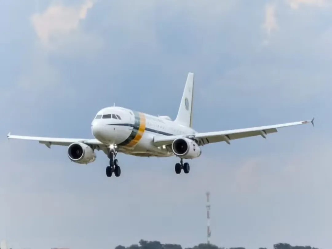 El avión del presidente Lula arremete en el primer intento de aterrizar en el aeropuerto de Sorocaba y aterriza con normalidad después