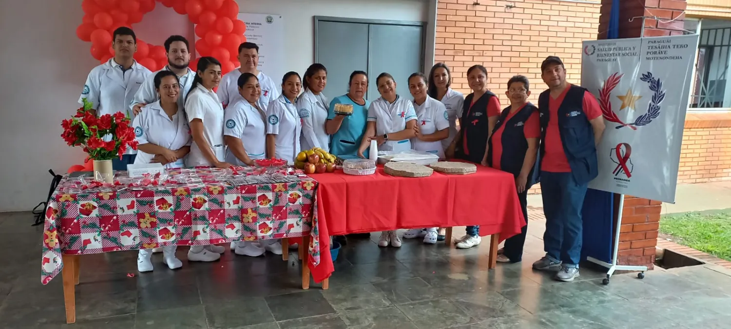 Jornada de promoción y prevención del VIH en la explanada del Hospital Regional de Pedro Juan Caballero