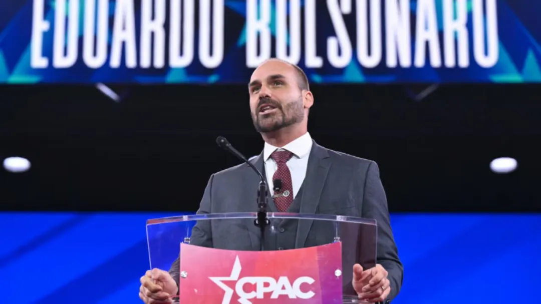 Eduardo Bolsonaro rechaza renunciar a su escaño de diputado en Brasil