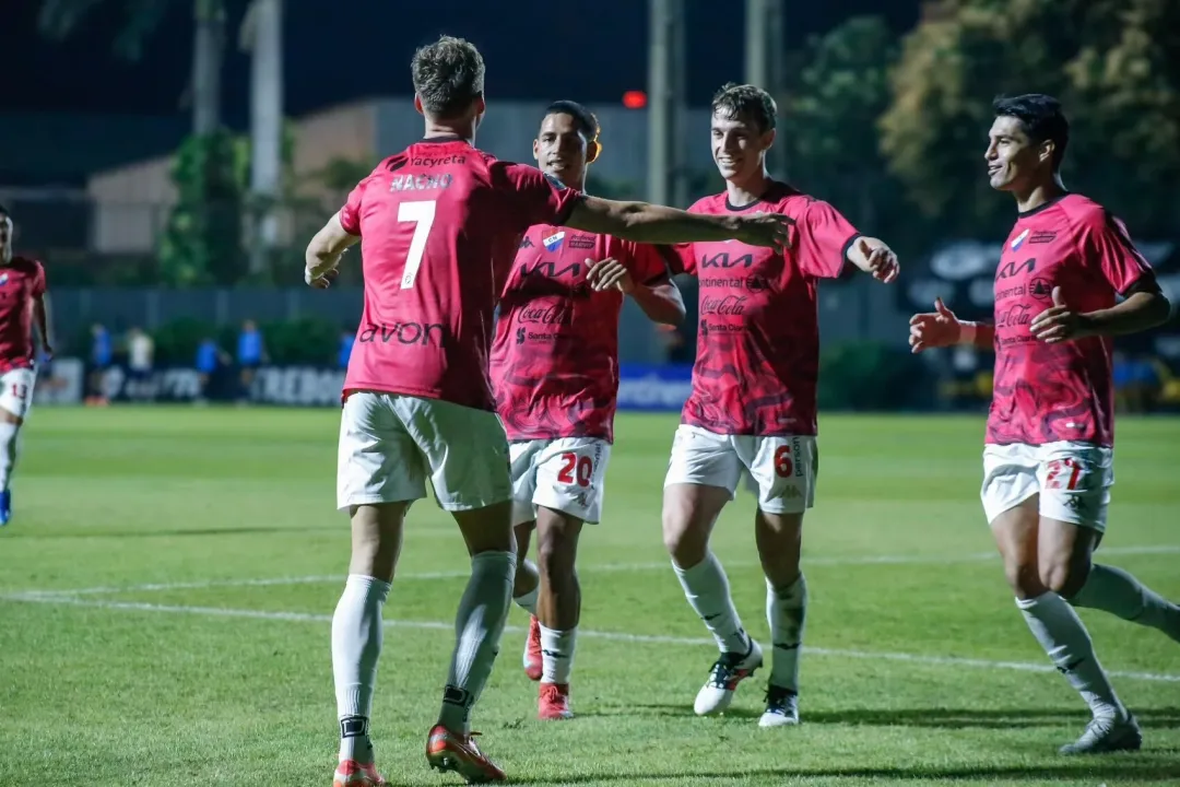Nacional superó 2-0 a Sportivo Trinidense en Santísima Trinidad