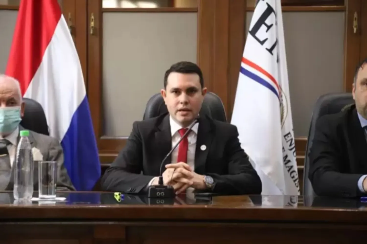 Fallos del JEM tambalean tras suspensión de Rivas por título falso