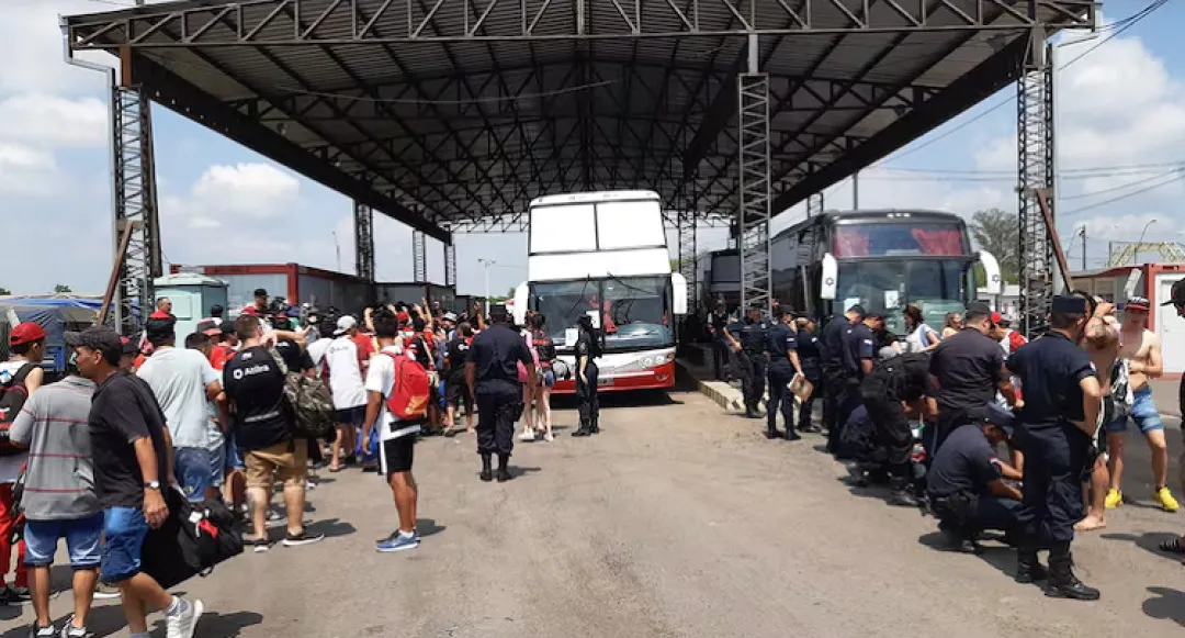Hinchas argentinos coparán Asunción, Policía y Migraciones ponen en marcha operativos