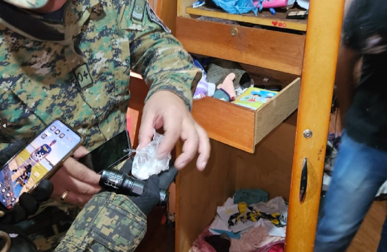 Antinarcóticos incauto porciones de marihuana, cocaína y detuvo a dos personas