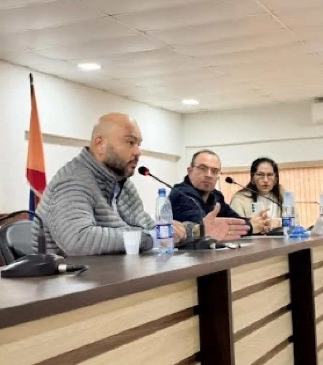 Miembros de la comisión de límites se reunieron con concejales locales