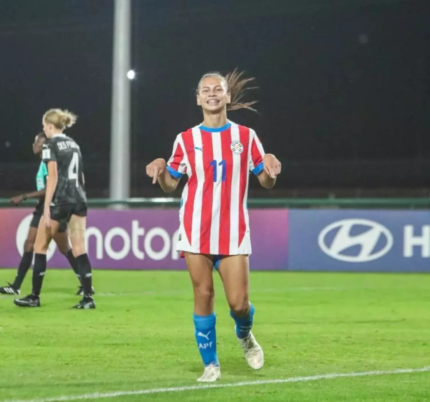 Histórica clasificación a octavos de la Albirroja Sub 17 con show de la "badeña" Claudia Martínez
