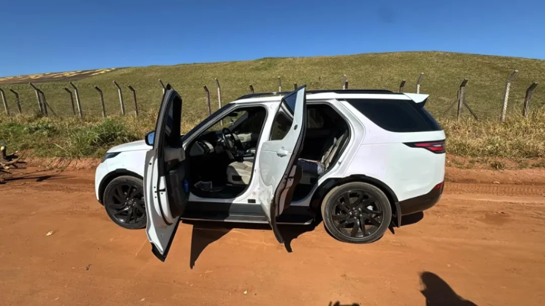 Abandonan vehículo tomado como asalto en Ponta Porã.