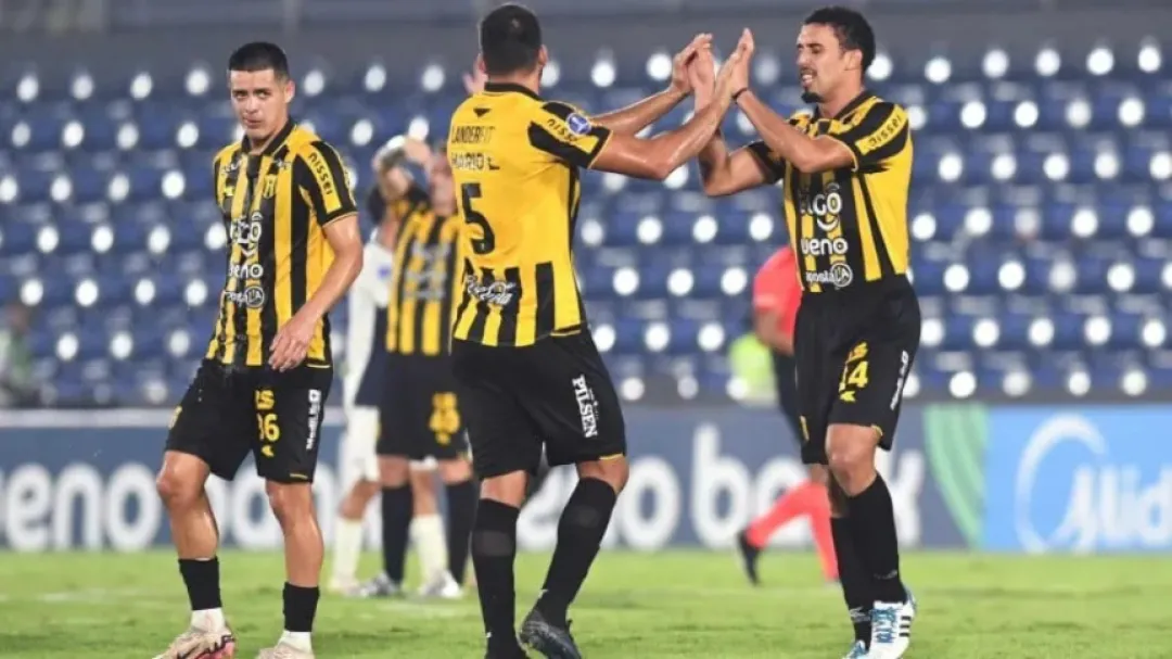 El Aborigen derrotó 2-1 a Independiente y lidera el grupo A de la CONMEBOL Sudamericana.