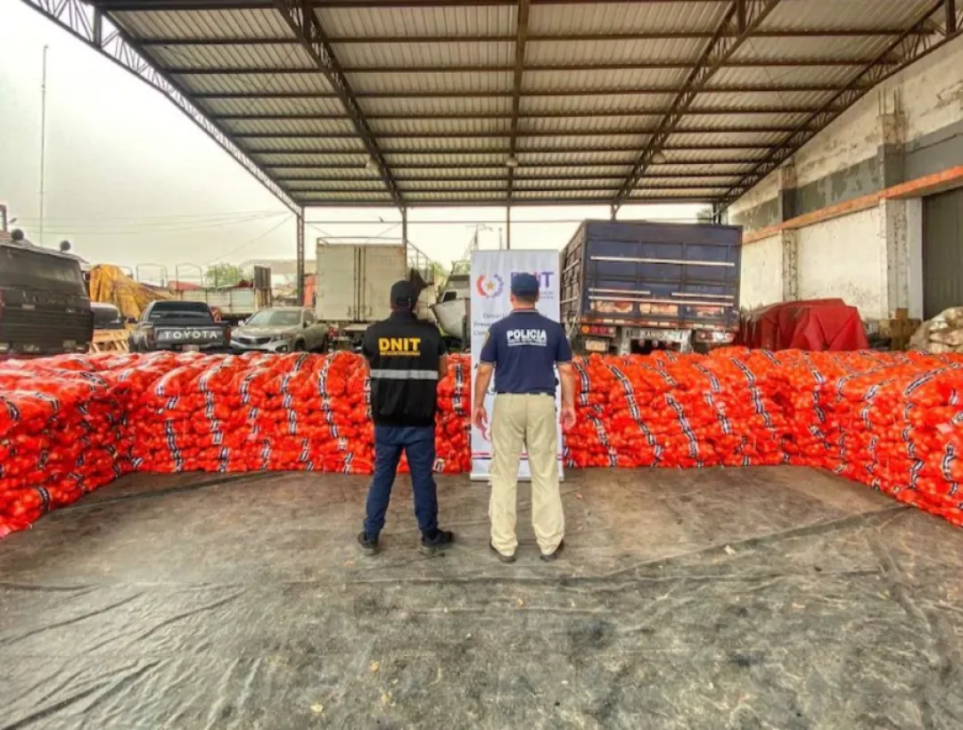 Contrabando: decomisan megacarga de cebolla en San Pedro