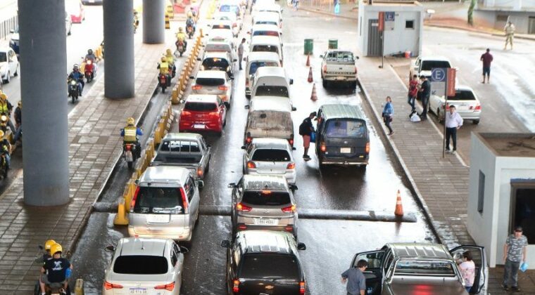 Condenan por coima a exfuncionarios de Aduanas y militar