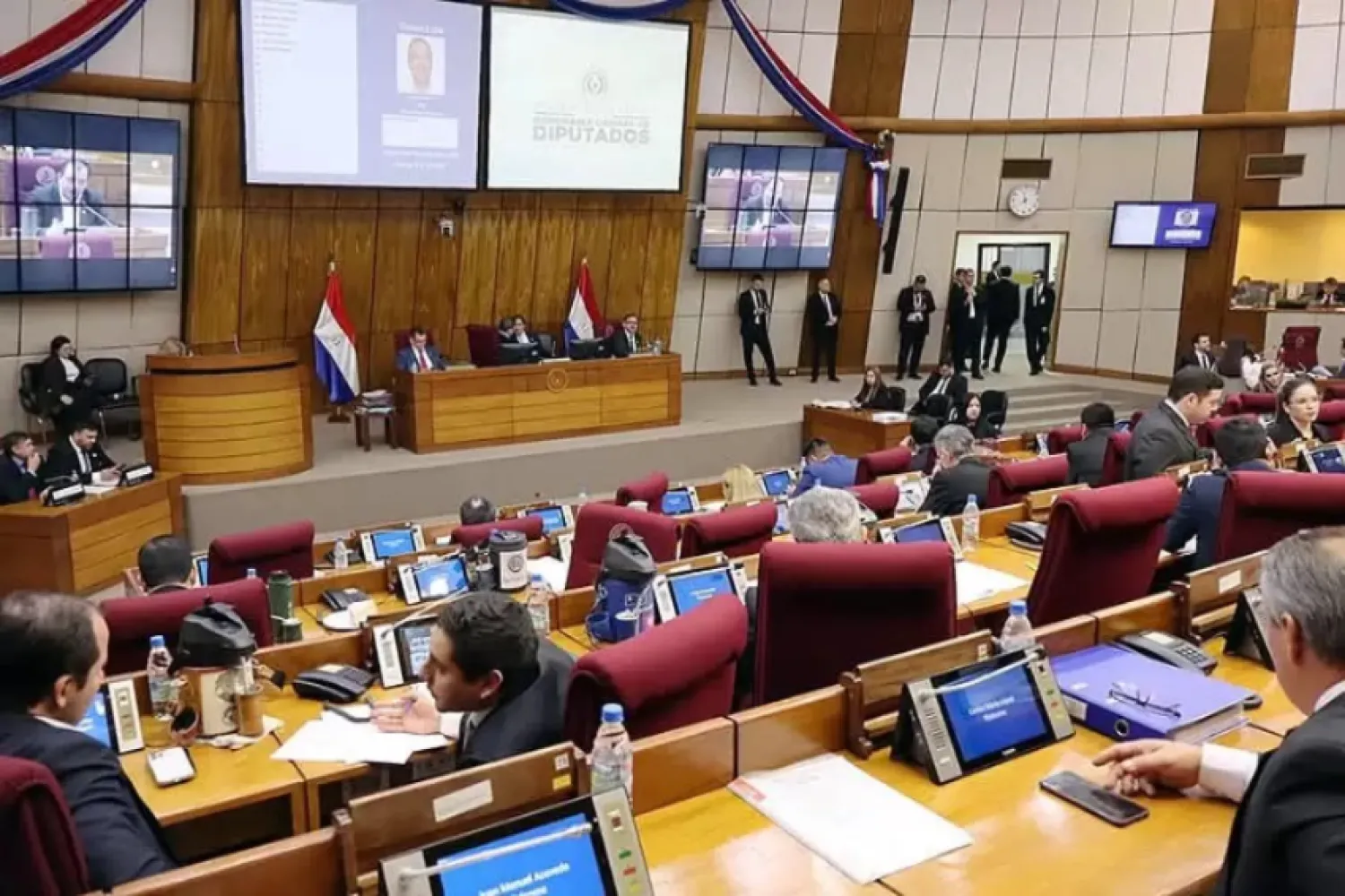 Diputados evita debate sobre denuncias en Mburuvicha Róga