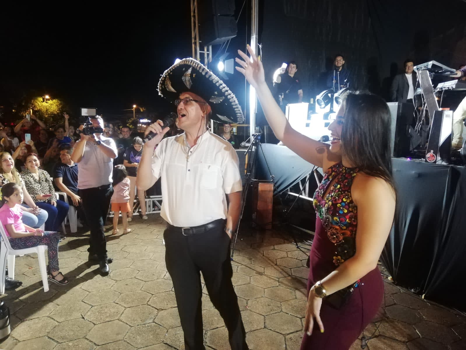 Imágenes de la gran serenata en homenaje al 124° aniversario de la ciudad