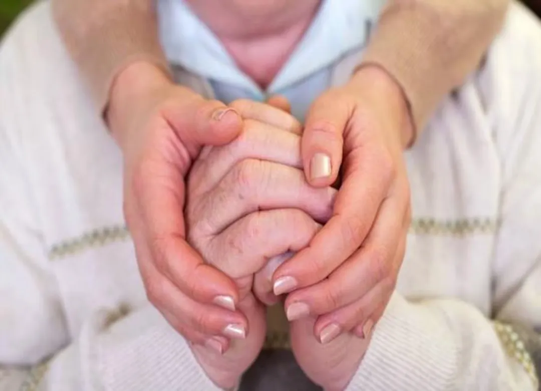 Parkinson: la enfermedad neurodegenerativa que puede afectar a partir de los 60 años