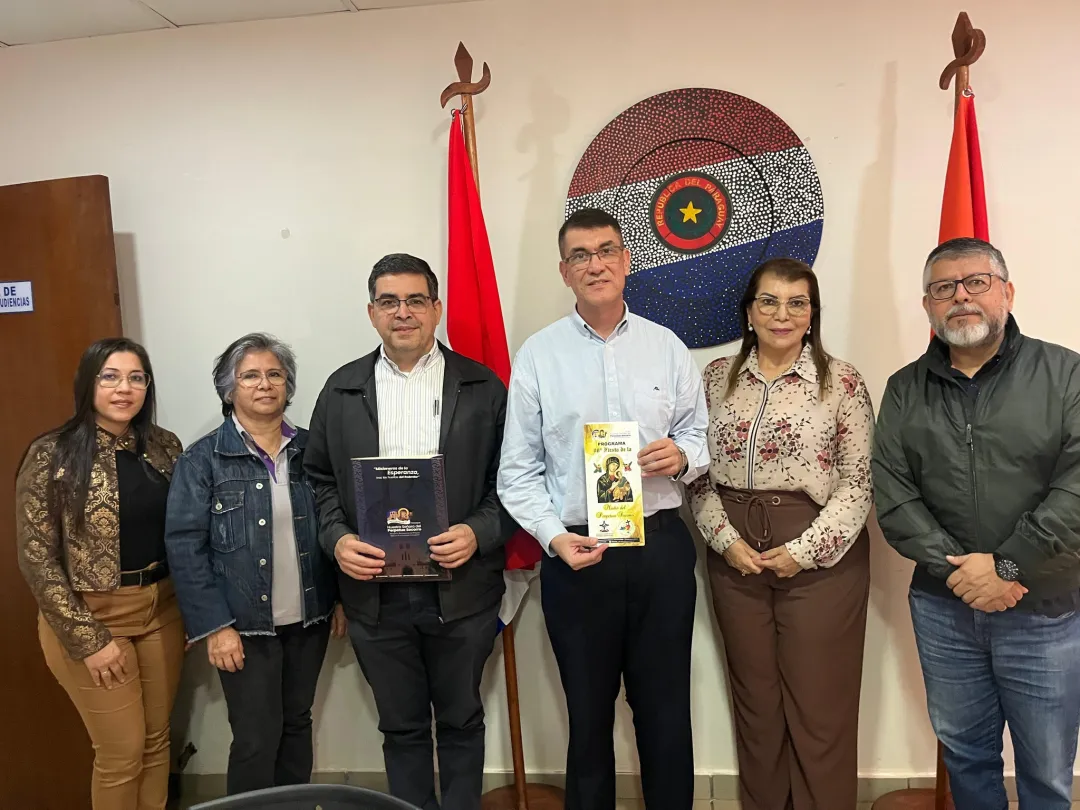 Padre Ronaldo Ocampos y comitiva visitan al Intendente Municipal