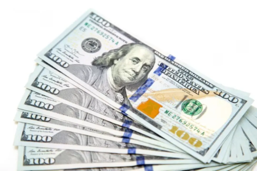 Dólar retrocede 70 puntos y sigue con su tendencia a la baja