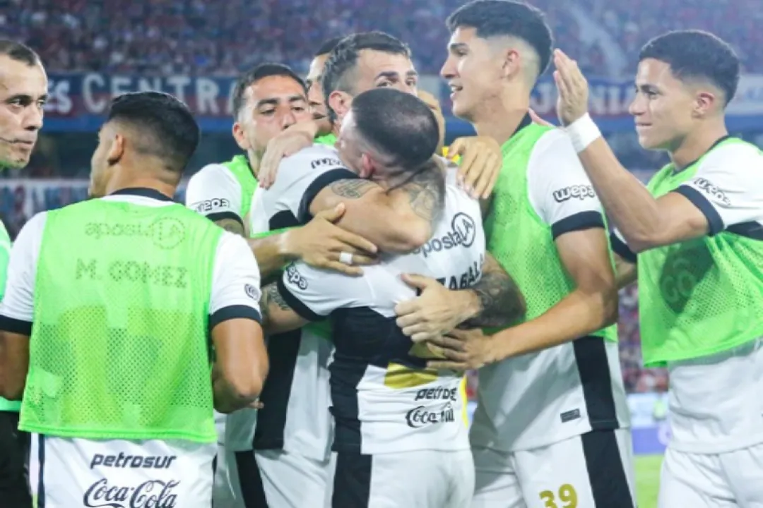 Olimpia remonta y se queda con el Superclásico