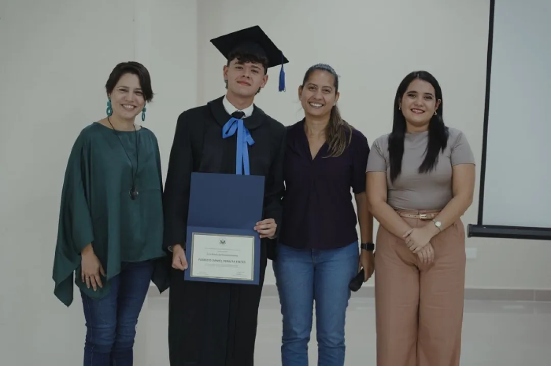 Fabrizio Peralta, orgullo de la Fundación Paraguaya, entre los 50 mejores estudiantes del mundo