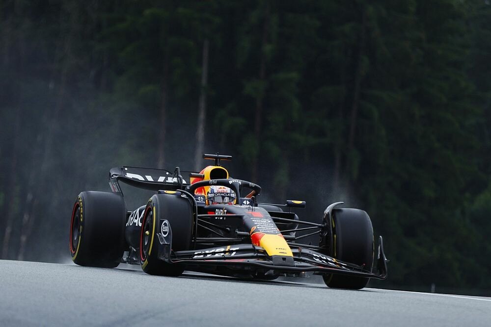 Verstappen domina y se lleva la carrera sprint en Austria