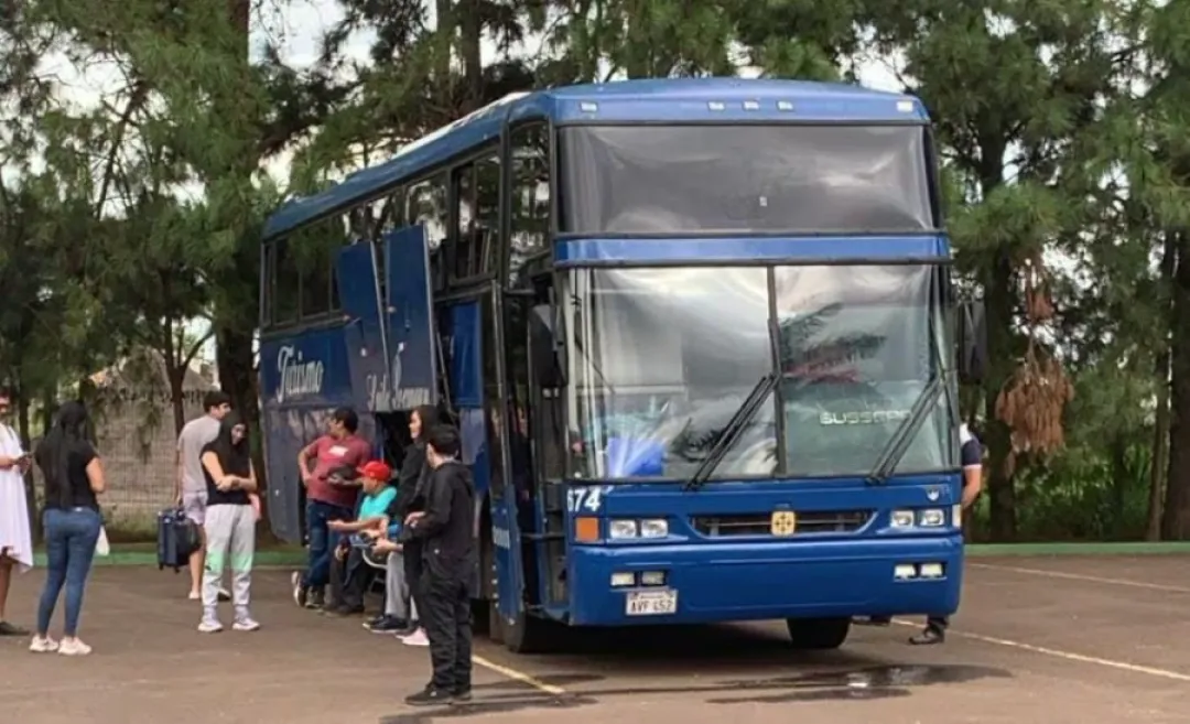Bus traficaba 2 toneladas de droga mientras paseaba turistas a Brasil