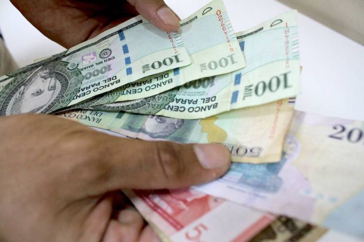Nadie puede vivir con ese salario mínimo establecido por el Estado, aseguran