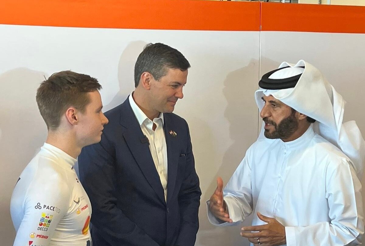 Dos presidentes visitan a Duerksen en Abu Dhabi en la segunda jornada de test