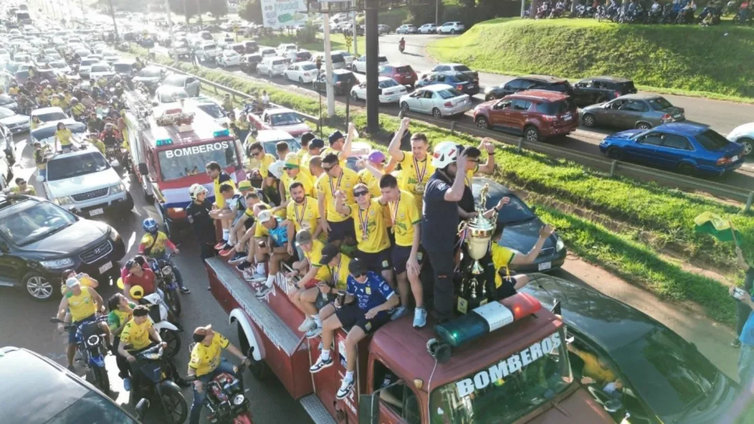 Multitud de franqueños recibió a los campeones