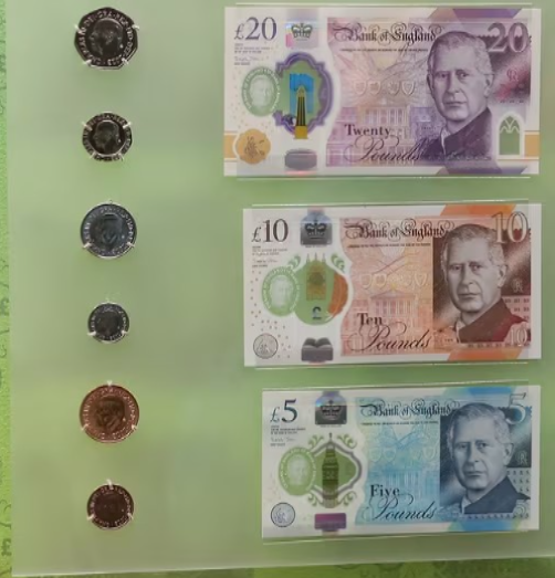 Billetes británicos ya lucen el rostro de Carlos III