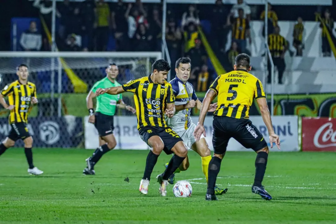 Guaraní y Sportivo Trinidense igualaron sin goles