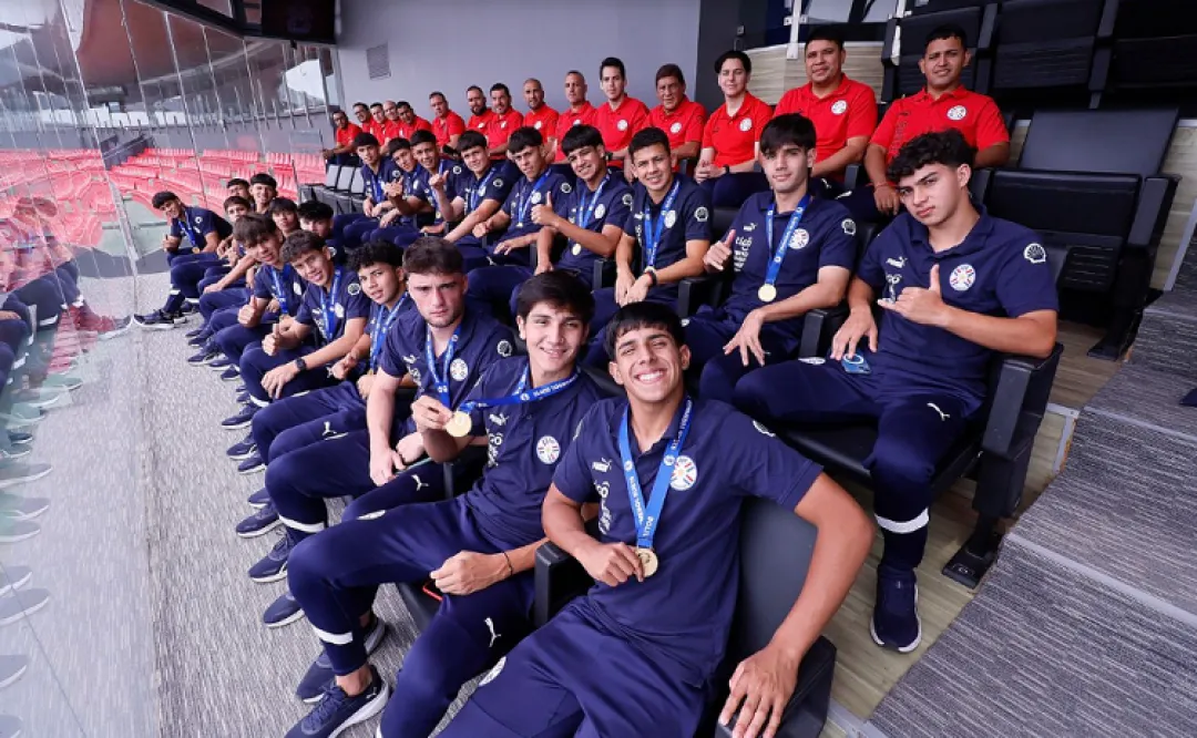 Merecido reconocimiento a los Albirrojos campeones Sub 15