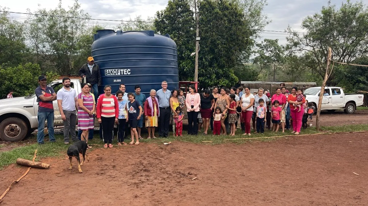 Municipalidad de PJC entrega una caja de agua al asentamiento San Lorenzo