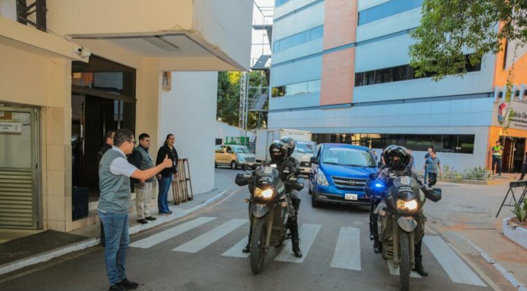 Cuenta regresiva: parten maletines y máquinas de votación a localidades lejanas