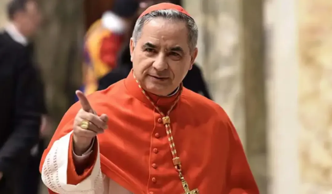 El cardenal Becciu, dispuesto a dar un paso atrás y no participar en el cónclave