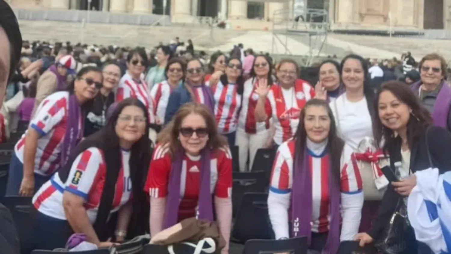El afectuoso saludo del papa León XIV a peregrinos paraguayos en el Vaticano