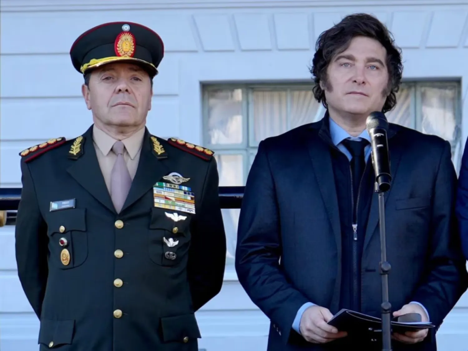 Milei nombra como ministro de Defensa al primer militar en más de 40 años