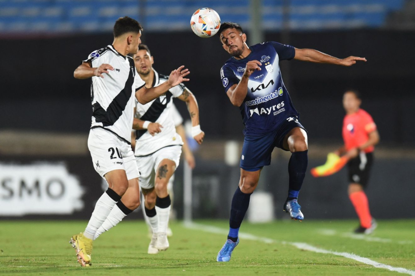 Igualdad en Montevideo  Ameliano rescató un punto de Uruguay, tras igualar 0-0 ante Danubio
