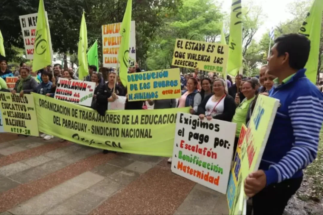 Docentes confirman paro nacional de 48 horas para exigir mayor reajuste salarial