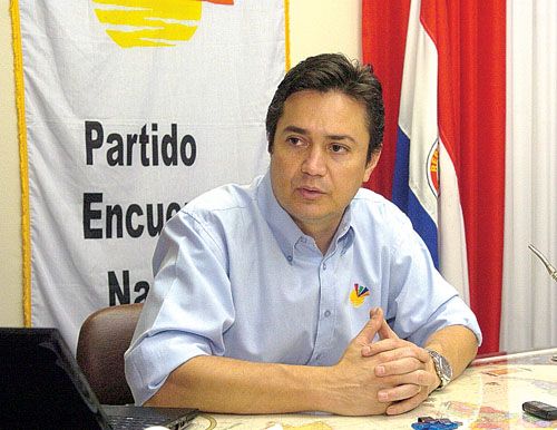 Fernando Camacho devuelve al Estado tierra que ocupó ilegalmente en Remansito