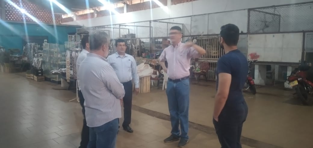 Intendente Acevedo verifico estado de salones y casillas intervenidas en el Mercado Municipal